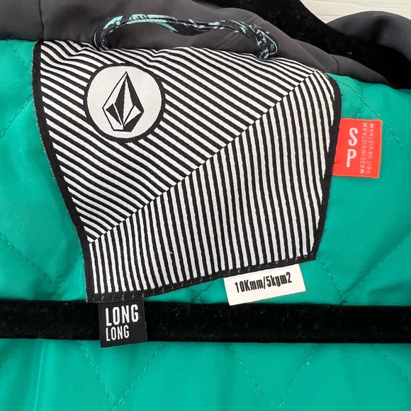 Women’s Volcom Ski Coat - Picture 7 of 8